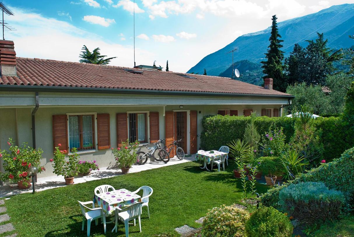 Casa Facchinetti Yellow Apartment Malcesine Exterior photo